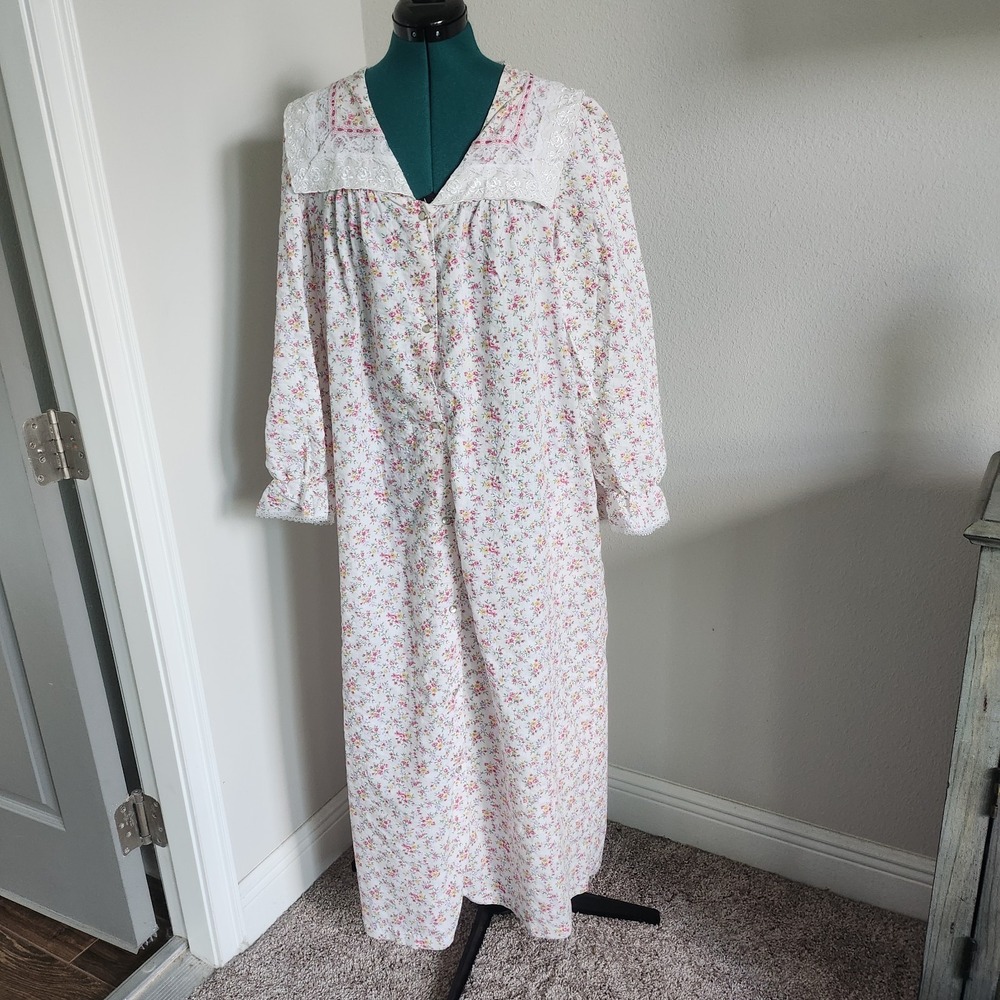 Nicole at Home Nightgown Womens Medium White Floral Lace Cottagecore Vintage